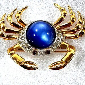 Whimsy Vintage Blue Chatoyant Lucite Belly Crab Brooch Pin Moonglow Figural